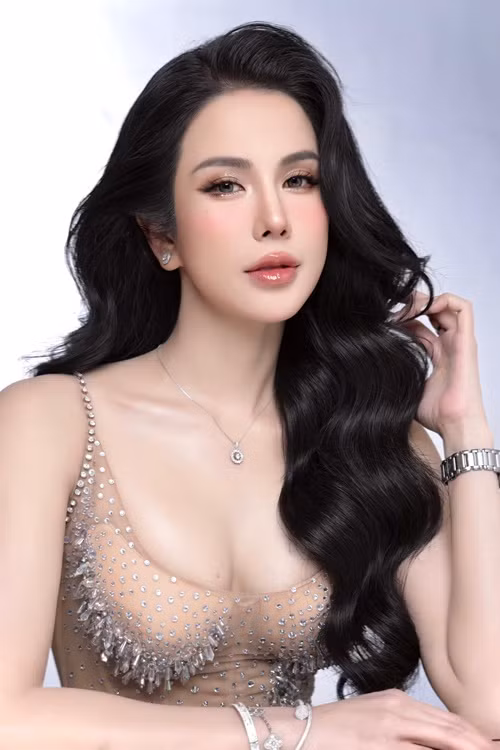 Sau khi ly hôn chồng đại gia, nữ người mẫu "thăng hạng" nhan sắc. Ảnh: FB Diệp Lâm Anh.