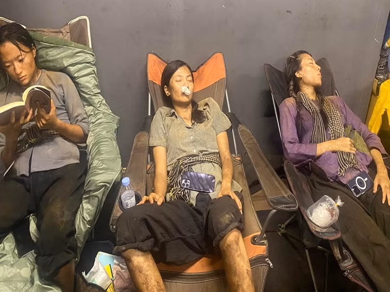 Các bóng hồng của phim Địa đạo: Mặt trời trong bóng tối gồm Hồ Thu Anh, Diễm Hằng Lamoon, Khánh Ly và Nhật Ý. Ảnh: FB Khánh Ly.