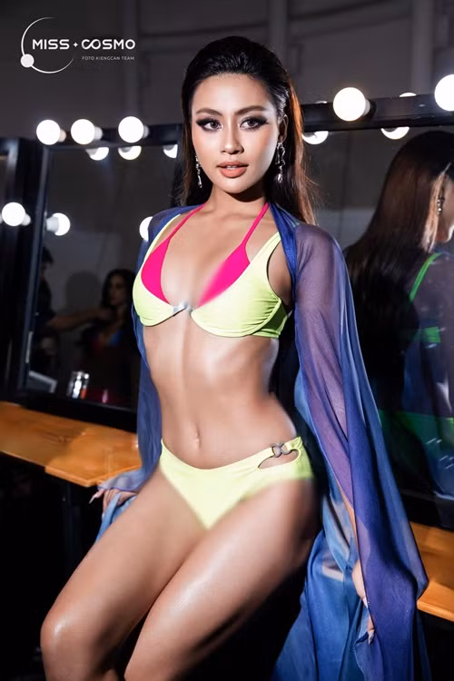 Hoa hậu Bùi Xuân Hạnh khoe vẻ quyến rũ với bikini ở Miss Cosmo 2024.