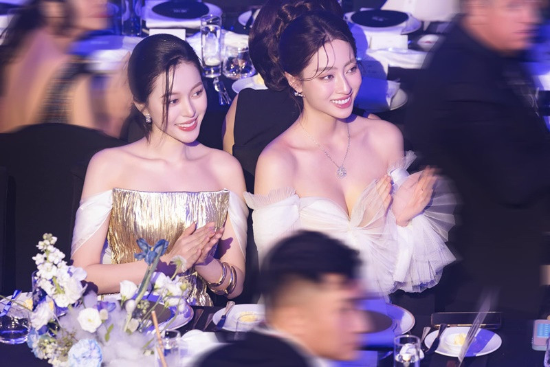 Nàng hậu theo đuổi phong cách gợi cảm, tôn đường cong hình thể.