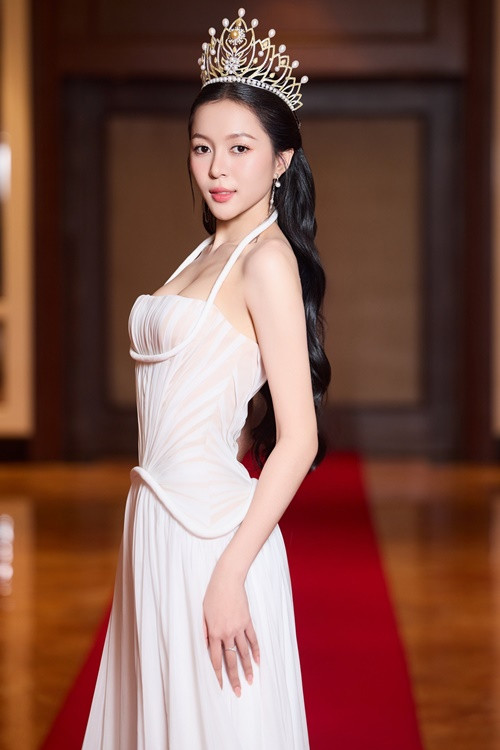 Kiều Duy đẹp ngọt ngào, gây mê trong chiếc váy cúp ngực.