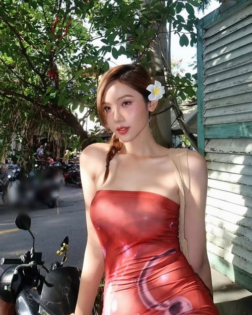 Người đẹp 29 tuổi đã tốt nghiệp Trường Đại học Hoa Sen.