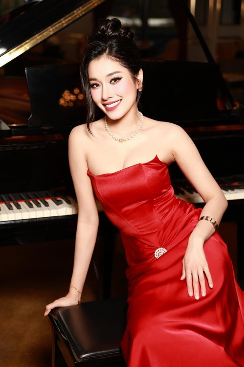 “Sau một khoảng thời gian cân nhắc và suy nghĩ rất nhiều, Thủy xin được thông báo rằng mình sẽ không thể tham gia hành trình Miss Cosmo Vietnam 2025, cũng như không thể có mặt tại buổi sơ khảo vì lý do lịch trình cá nhân. Công việc hiện tại của Thủy không sắp xếp được thời gian hợp lý”, Thanh Thủy chia sẻ. Ảnh: FB Thanh Thủy.