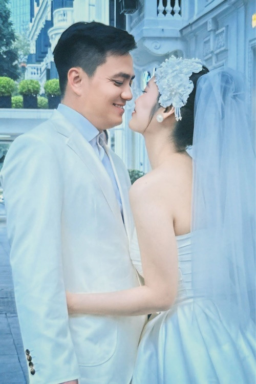 Trước khi rút khỏi Miss Cosmo Vietnam 2025, Nông Thúy Hằng cùng bạn trai đi chụp ảnh cưới. Ảnh: FB Nông Thúy Hằng.