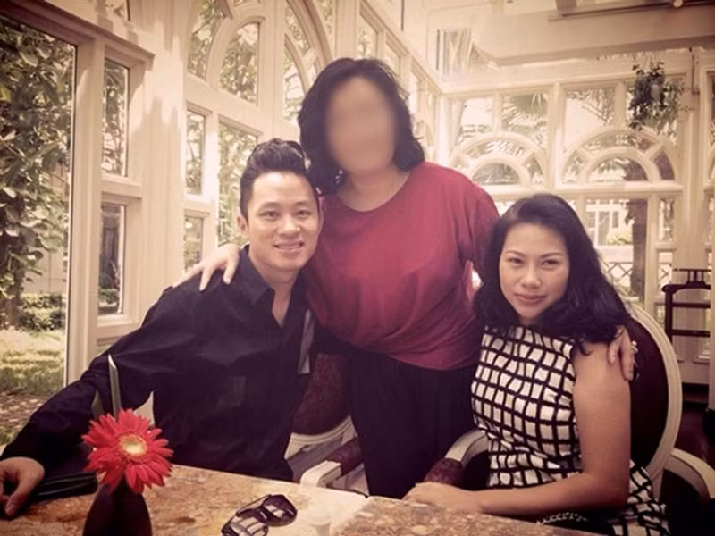 Tùng Dương từng chia sẻ trên VTV, vợ chồng anh vẫn có khoảng trời riêng khi không tiết lộ mật khẩu điện thoại, Facebook cho nhau. Ảnh: Người Đưa Tin.