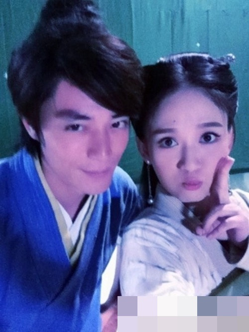 Cặp đôi một thời thân thiết trên phim trường Tiếu ngạo giang hồ. Trong phim, Trần Kiều Ân vào vai Đông Phương Bất Bại còn Hoắc Kiến Hoa vào vai Lệ Hồ Xung. Ảnh: VTV.