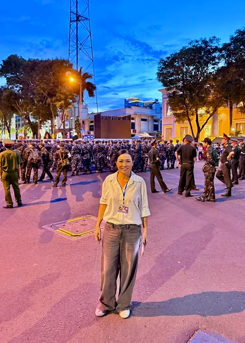 Phương Thanh cũng tham gia chương trình. Nữ ca sĩ chia sẻ trên trang cá nhân nhiều hình ảnh đáng nhớ của mình bên các chiến sĩ. Ảnh: FB Phương Thanh.