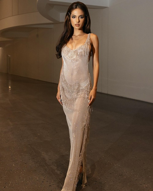 Nàng thơ của Hieuthuhai sở hữu nhan sắc trẻ trung, nóng bỏng.