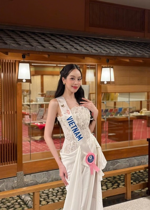 Tháng 10/2024, Hoa hậu Thanh Thủy bắt đầu tham gia các hoạt động của cuộc thi Miss International 2024. Đại diện Việt Nam gây ấn tượng nhờ sự thân thiện, kỹ năng giao tiếp tiếng Anh, phong cách thời trang ngọt ngào. Ảnh: FB Thanh Thủy.