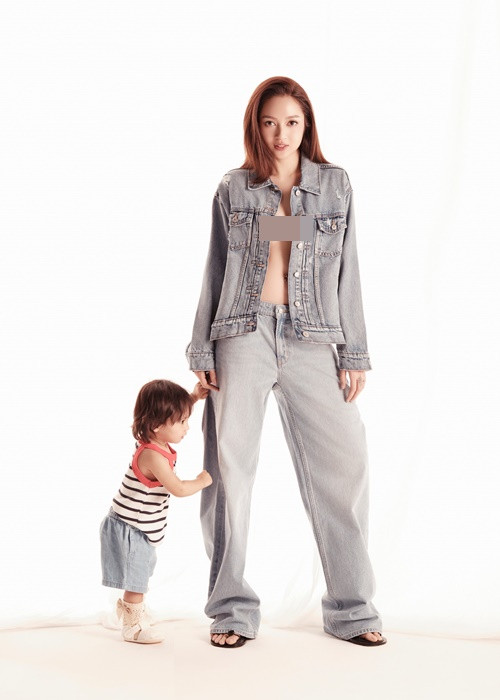 Bảo Anh mong con gái là cô gái tự lập, tự tin. "Mẹ không phải là người giỏi nhất nhưng mẹ yêu em nhất", nữ ca sĩ nhắn nhủ ái nữ.