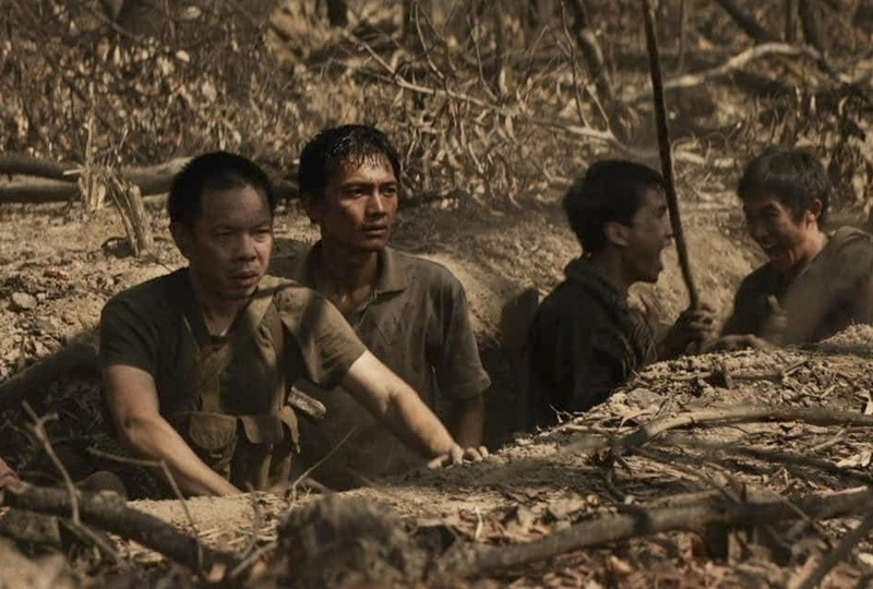 Tư Đạp của Địa đạo: Mặt trời trong bóng tối từng gặp sự cố va phải đinh trong 1 cảnh, bị trầy da ở chân khi quay phim. Ảnh: FB Quang Tuấn.