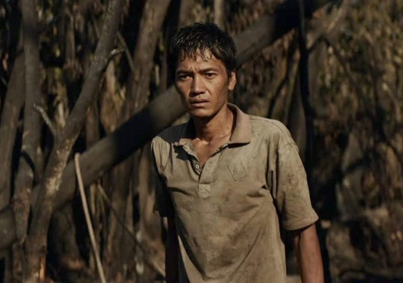 Quang Tuấn cho biết thêm: "Vai diễn yêu cầu ốm trơ xương để đúng hình tượng nhân vật thời chiến, vừa có thể chui được vào địa đạo. Dù vẻ ngoài gầy guộc, đôi mắt họ rất sáng, thể hiện ý chí quyết tâm chiến đấu". Ảnh: FB Quang Tuấn.