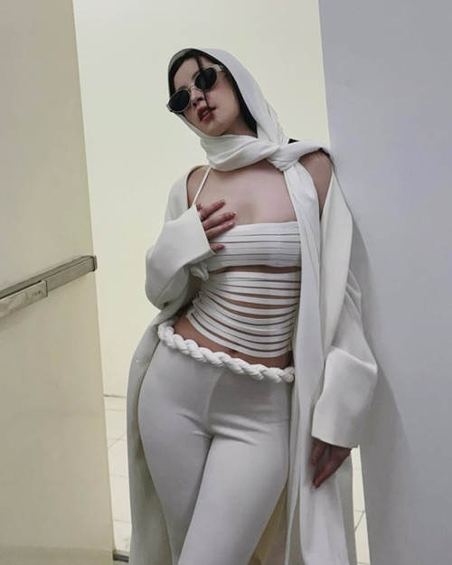 Hình thể của Chi Pu từng được cư dân mạng Trung Quốc khen ngợi "nóng bỏng như một trái ớt".