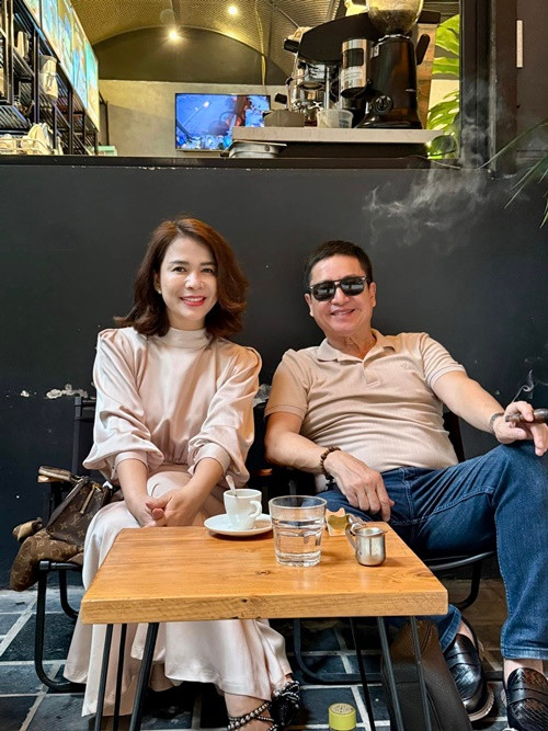 Nam nghệ sĩ hiện tại gắn bó với doanh nhân Ý Lan.