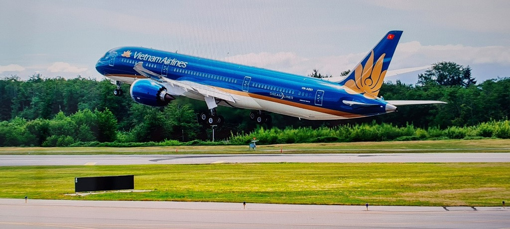 Đà Nẵng: Máy bay Vietnam Airlines phải hạ cánh khẩn cấp vì sự cố động cơ Da Nang: May bay Vietnam Airlines phai ha canh khan cap vi su co dong co