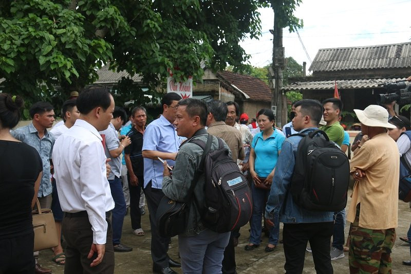 Người dân thôn Lương Điền đau đớn đón nhận tin dữ