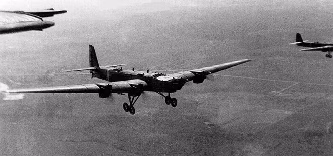 TB-3 là loại máy bay ném bom hạng nặng 4 động cơ được phát triển bởi công ty Tupolev năm 1930. Trong những năm Chiến tranh Thế giới thứ 2, ngoài nhiệm vụ ném bom, một số phi cơ này được cải tiến để chở lính dù đổ bộ xuống các khu vực trận địa. 