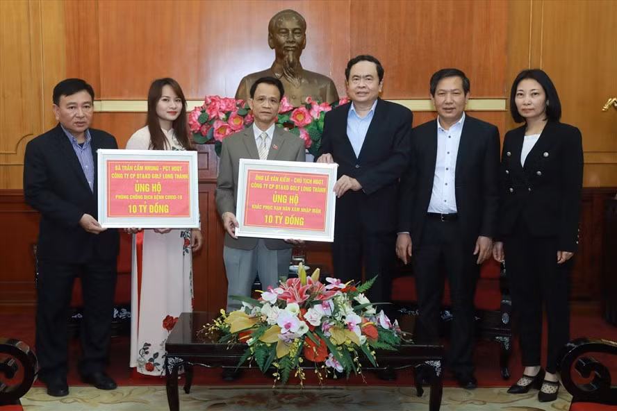 Doanh nhan Le Van Kiem ung ho 20 ty dong chong dich la ai?