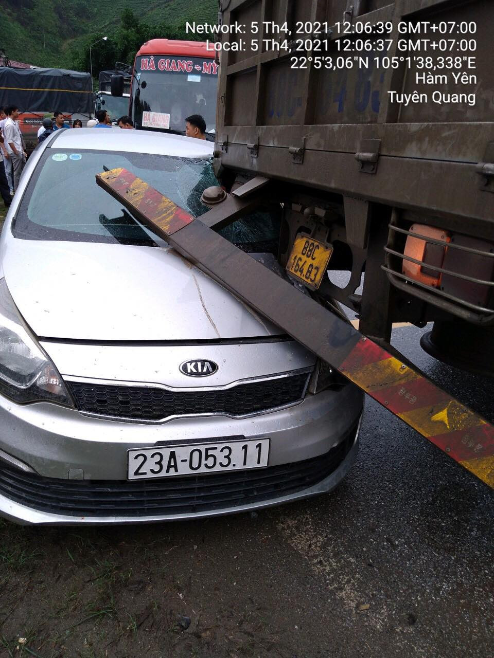 Hiện vụ xe tải đâm liên hoàn khiến 3 người thương vong đang được cơ quan chức năng điều tra, làm rõ. 