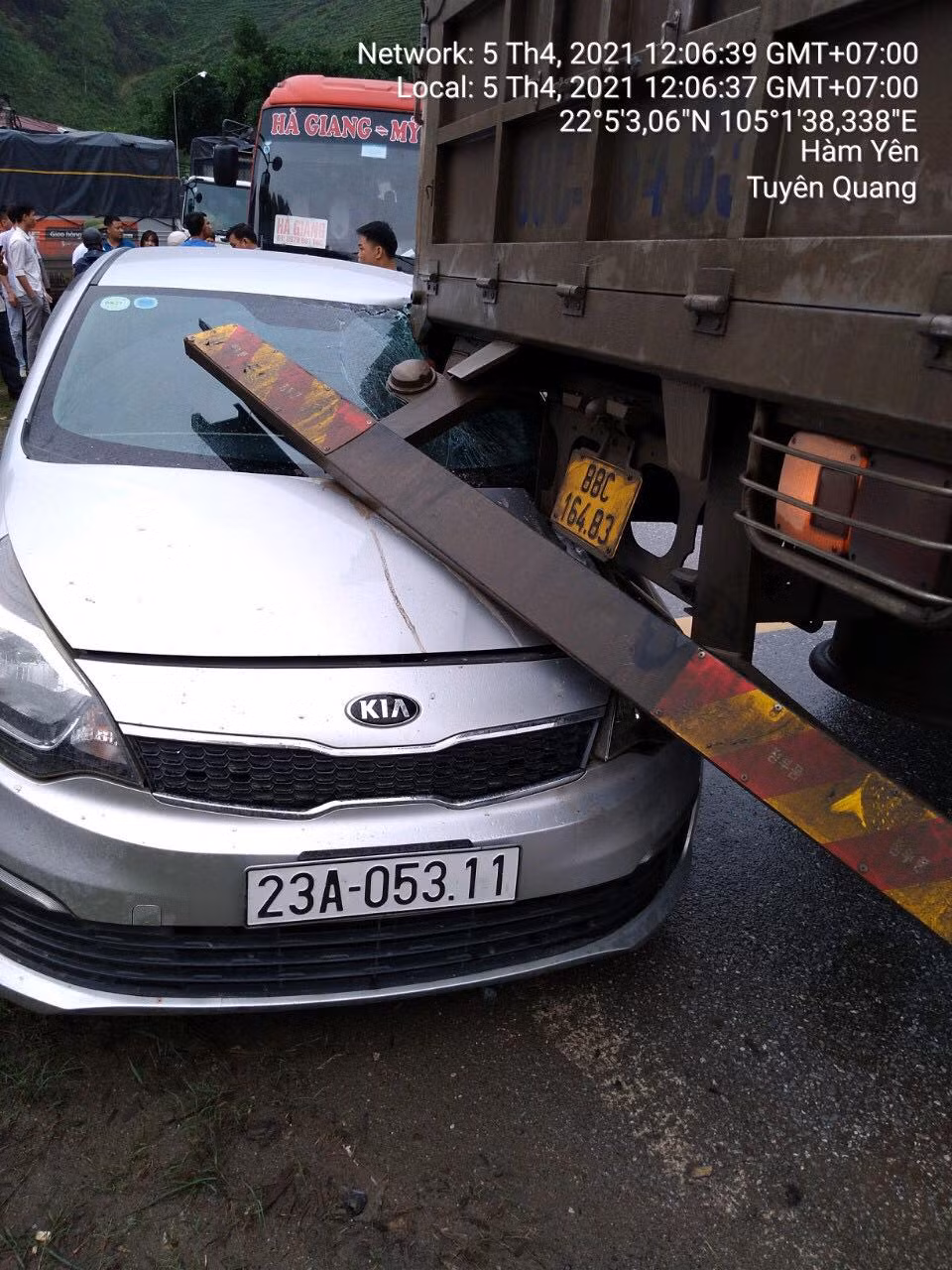 Hiện vụ xe tải đâm liên hoàn khiến 3 người thương vong đang được cơ quan chức năng điều tra, làm rõ. 