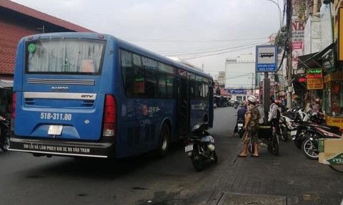  Tạm ngưng việc nữ tiếp viên xe buýt từ chối phục vụ người khuyết tật: Ngày 8/4, Trung tâm Quản lý Giao thông công cộng TPHCM đã tạm ngưng công việc với Phạm Thị Ngọc H. nữ tiếp viên xe buýt để làm tường trình vì có hành vi từ chối phục vụ người khuyết tật. Thông tin nữ tiếp viên xe buýt được cho là từ chối cho người khuyết tật lên xe tại trạm chợ Thủ Đức gây bức xúc. 