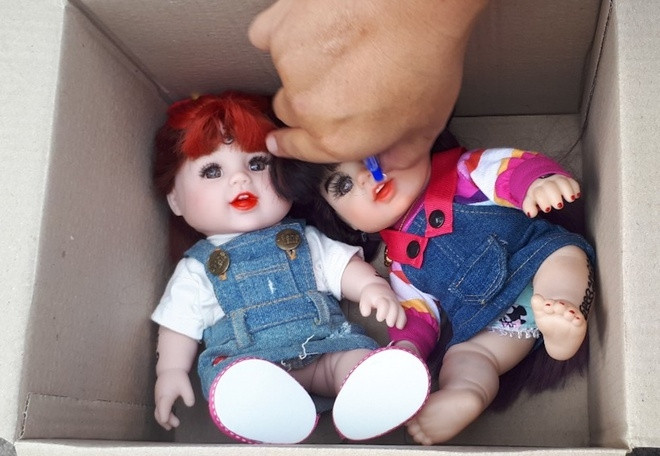  Tạm giữ 71 búp bê của cô gái 24 tuổi nghi là Kumanthong: Ngày 6/4, Công an Cần Thơ, kiểm tra căn hộ cho thuê tại chung cư Hưng Phú, TP Cần Thơ. Tại đây, nhà chức trách phát hiện Thái Thị Yến Nhi (24 tuổi, ngụ quận Thốt Nốt) kinh doanh 71 búp bê nghi là kumanthong. Mỗi búp bê Kumanthong được rao bán với giá từ vài triệu đến cả trăm triệu đồng. 