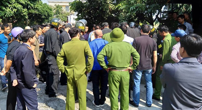  Nghi án mẹ 'ngáo đá' sát hại con 3 tuổi: Trưa 31/3, Đỗ Thị Yến Nhi (27 tuổi, ở Bến Tre) trong lúc tắm cho con trai là cháu N.H.K (3 tuổi), Nhi dùng khăn vải làm cháu ngạt thở tử vong. Ngày 1/4, Công an tỉnh Bến Tre cho biết, Nhi khai nhận trước đó có sử dụng ma túy. (Ảnh minh họa). 