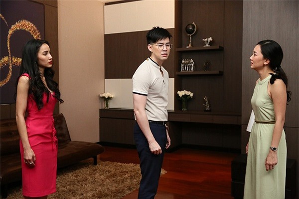 Me chong che con dau bua bon, chong toi dap khien ba lang nguoi