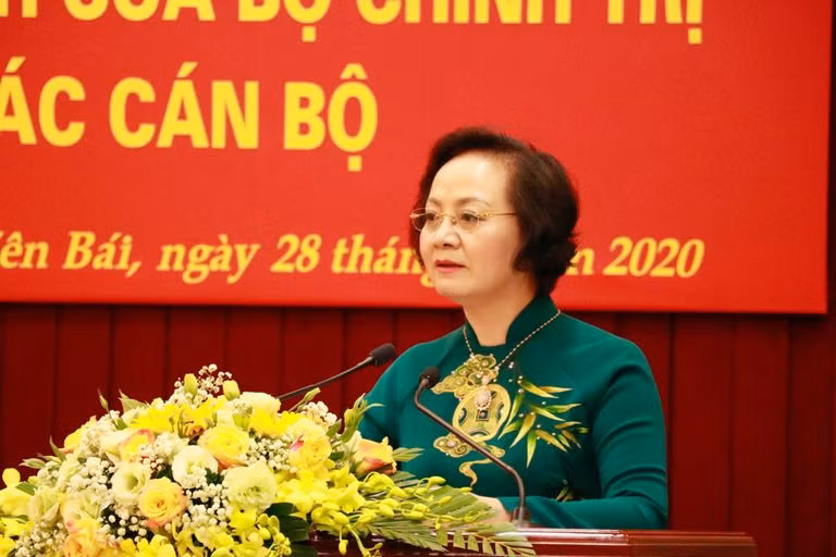 Bà Trà từng có thời gian dài công tác tại tỉnh Yên Bái, cụ thể là giáo viên Trường Trung tâm thực hành huyện Trấn Yên; cán bộ chỉ đạo chuyên môn Phòng Giáo dục và Đào tạo huyện Trấn Yên; Phó Trưởng phòng Giáo dục và Đào tạo huyện Trấn Yên; Phó Chủ tịch UBND huyện Trấn Yên, tỉnh Yên Bái. 