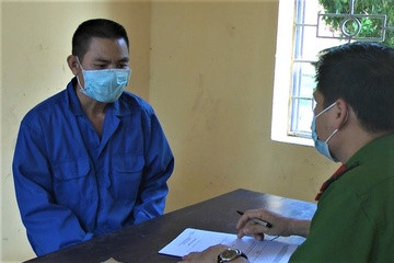  Bẫy chuột bằng điện, người đàn ông gây án mạng: Để ngăn chuột cắn phá lúa của gia đình, Đào Văn Khá (56 tuổi, ở huyện Yên Mỹ, tỉnh Hưng Yên) đã bẫy chuột bằng dây điện nhưng không may ông L.V.Đ. (47 tuổi, ở huyện Yên Mỹ) đi qua vướng phải nên đã tử vong. Ngày 7/4, Công an tỉnh Hưng Yên khởi tố bị can đối với ông Khá về tội Giết người.