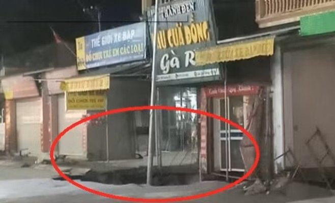 Xuat hien ho tu than sau 5m, rong 30m2, “nuot” nha dan o Ha Noi