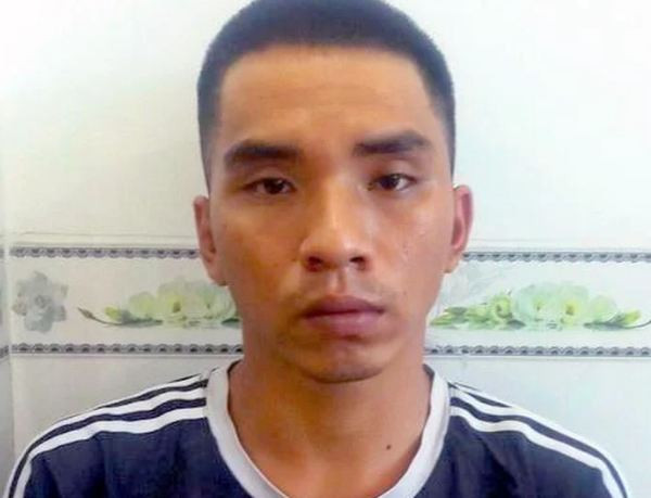  Dùng clip nóng tống tiền bạn gái 16 tuổi: Lê Ngọc Quỳnh (24 tuổi, ở Ninh Thuận) khi quan hệ tình dục với bạn gái 16 tuổi trong khách sạn, Quỳnh đã lén quay lại rồi dùng clip ‘nóng’. Ngày 20/4/2020, Quỳnh nhắn tin cho X. yêu cầu đưa 4 triệu đồng nếu không sẽ đưa clip ân ái của 2 người lên mạng xã hội. Khi Quỳnh vừa nhận tiền của X. thì bị Công an Khánh Hòa bắt giữ.