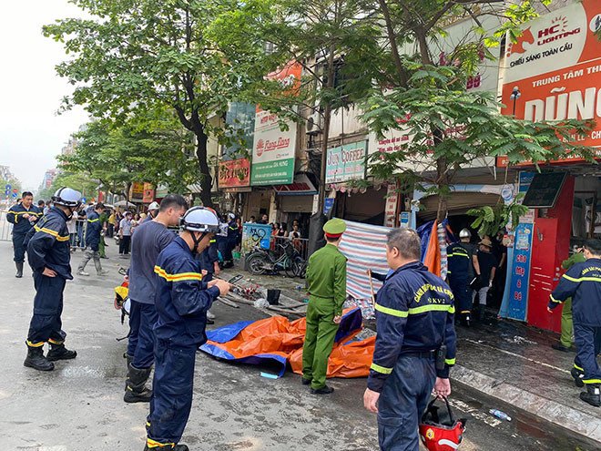 Luật sư Cường chia sẻ: "Nếu xác định ngôi nhà được xây dựng, cải tạo, sửa chữa trái phép thì người xây dựng, cải tạo sẽ bị xử phạt vi phạm hành chính, áp dụng biện pháp khắc phục hậu quả theo Điều 15 Nghị định 139/2017 của Chính phủ về hành vi vi phạm quy định về trật tự xây dựng".