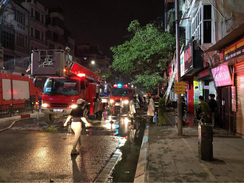 Đại diện Cục Cảnh sát PCCC &amp; CNCH (Bộ Công an) cho biết nơi xảy ra hỏa hoạn là nhà ở kết hợp kinh doanh dạng nhà ống, tích trữ nhiều hàng hóa và chỉ có một lối thoát nạn. Trước đây, loại hình nhà ở kết hợp kinh doanh không thuộc diện quản lý Nhà nước về PCCC. Tuy nhiên, kể từ khi Nghị định 136 của Chính phủ có hiệu lực ngày 10/1, trách nhiệm quản lý và giám sát các cơ sở dạng này thuộc về UBND cấp phường, xã. 