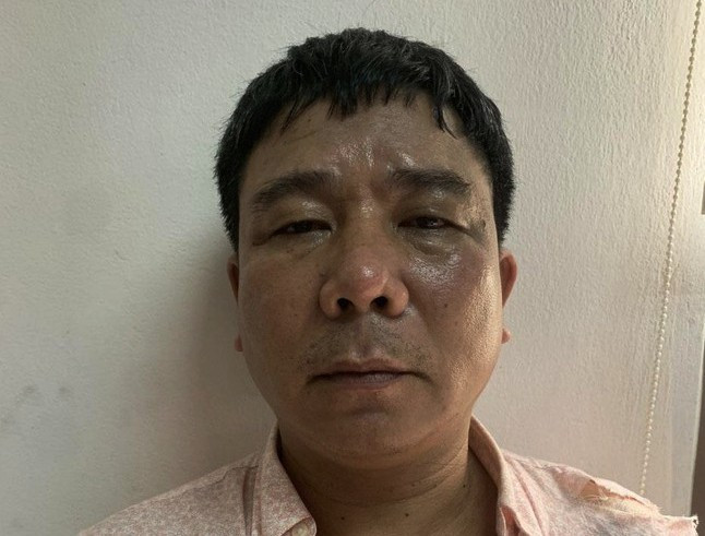  Đang hát karaoke bị dao cắm ngay ngực: Đêm 30/3, trong quá trình ca hát ở quán karaoke, giữa 2 nhóm xảy ra xích mích, mâu thuẫn, Hà Minh Quân (SN 1969, trú Long Biên, Hà Nội) đã dùng dao đâm gục anh N.X.S (SN 1970, trú quận Hai Bà Trưng) khiến nạn nhân tử vong trên đường đến bệnh viện cấp cứu. Ngày 2/4, Quân bị công an bắt. 