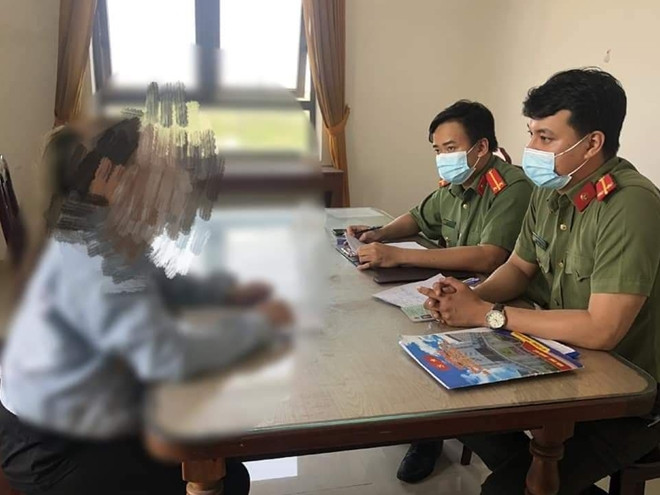  Livetream xúc phạm CSGT bị xử phạt 12,5 triệu: Ngày 2/4, Công an quận Thanh Khê, Đà Nẵng đã xử phạt 12,5 triệu đồng đối với cô gái livestream xúc phạm lực lượng CSGT. Ngoài ra, cô gái này còn viết thư xin lỗi gửi cơ quan chức năng có liên quan về việc làm sai trái của mình.