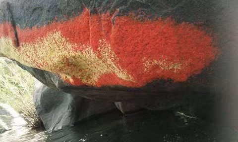 Đá "nở hoa" ở xã Tiên An