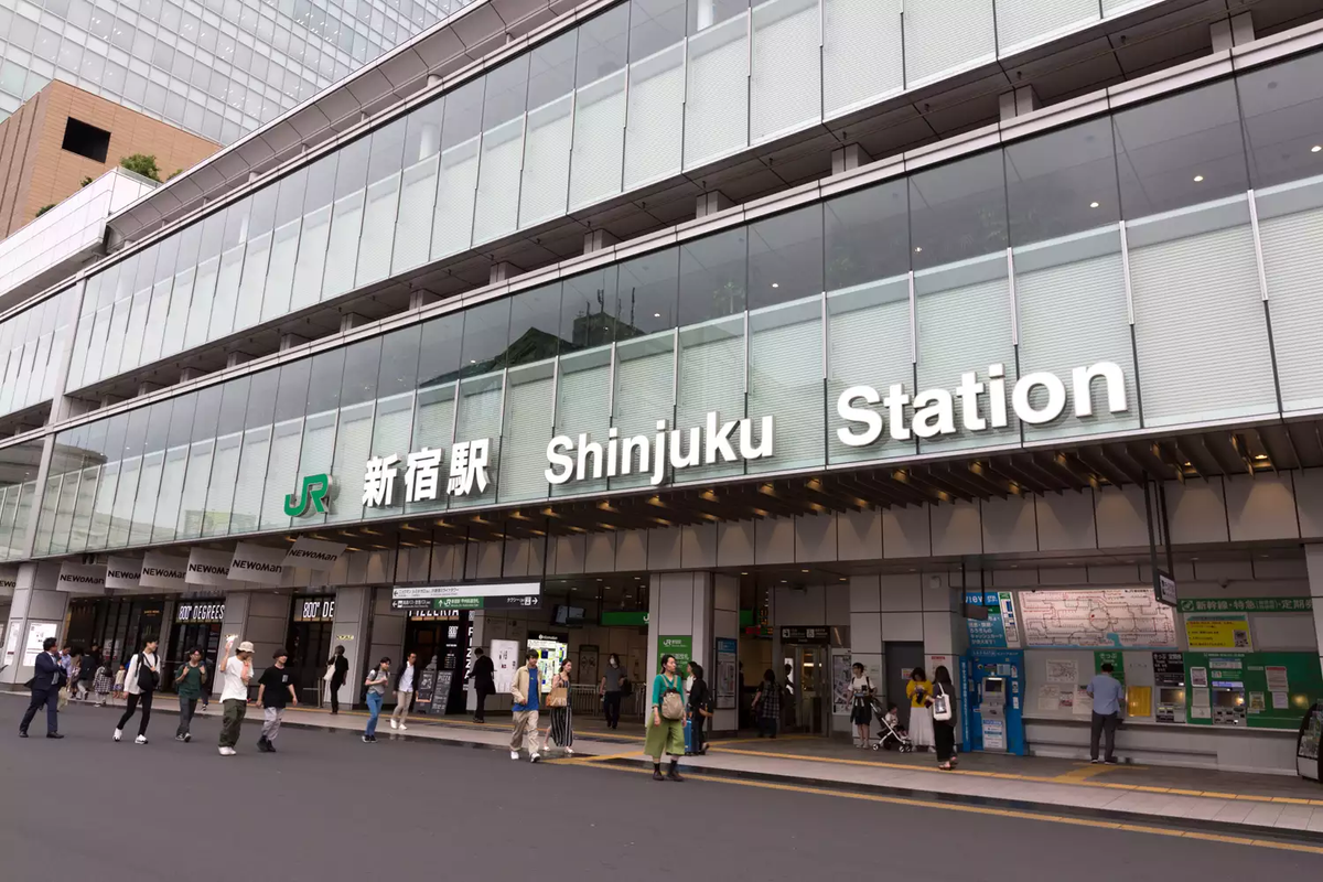 Ga Shinjuku là một trong những ga tàu đông đúc nhất thế giới. Ảnh: People. 