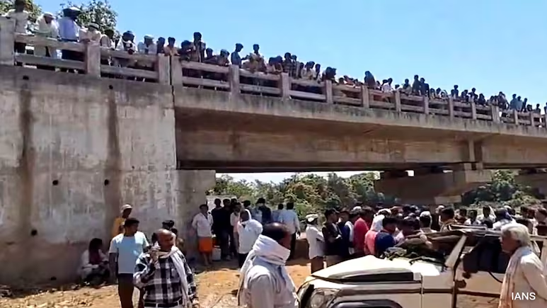 O to roi khoi cau, 8 nguoi trong mot gia dinh thiet mang