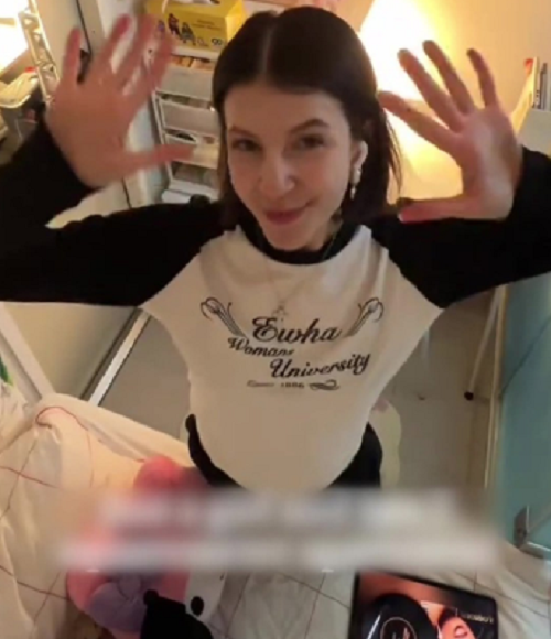 Dù không gian nhỏ hẹp, Lydia cho biết cô thấy lối sống tối giản rất thoải mái. Ảnh: Instagram.