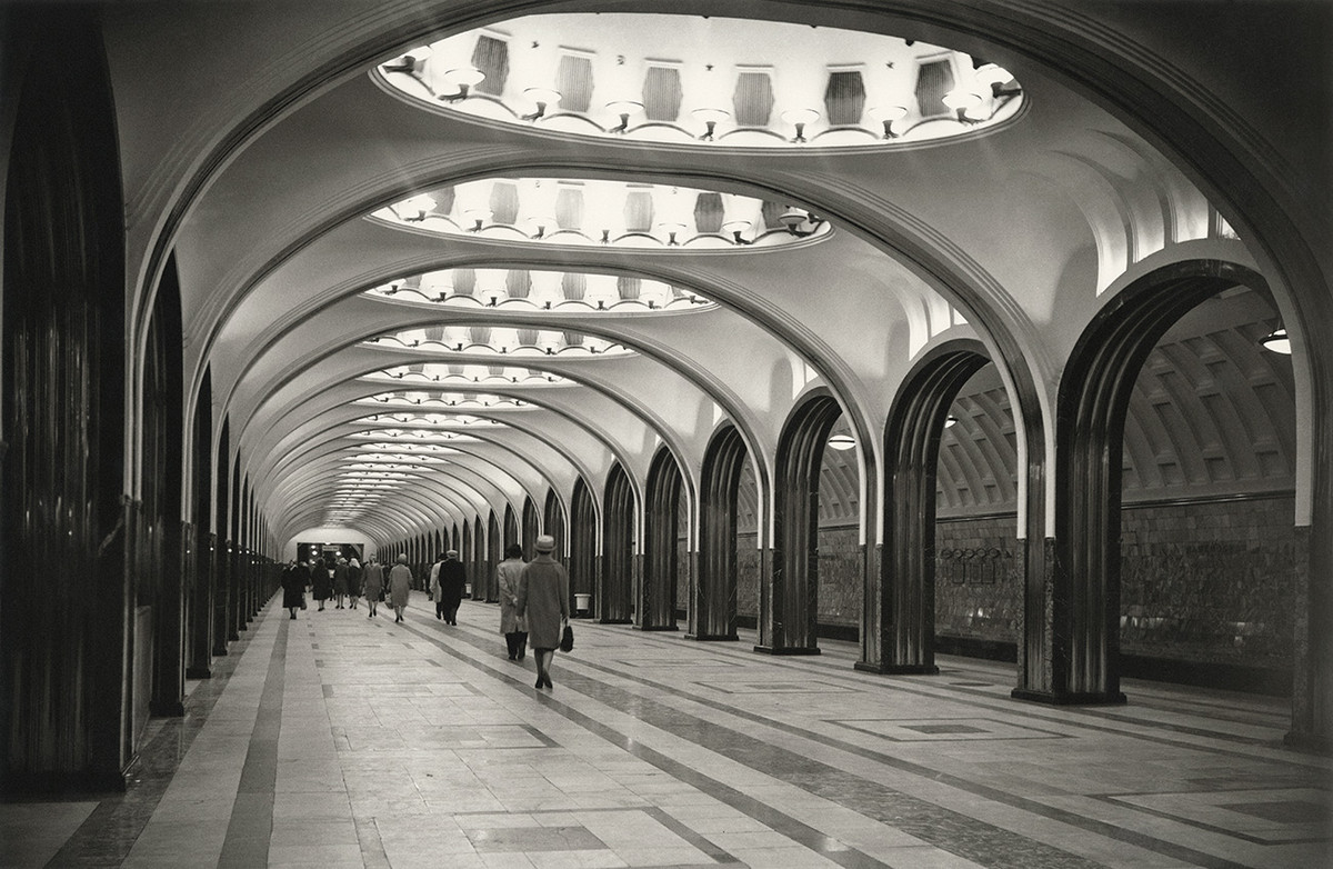 Ga tàu điện ngầm Mayakovskaya những năm 1950.