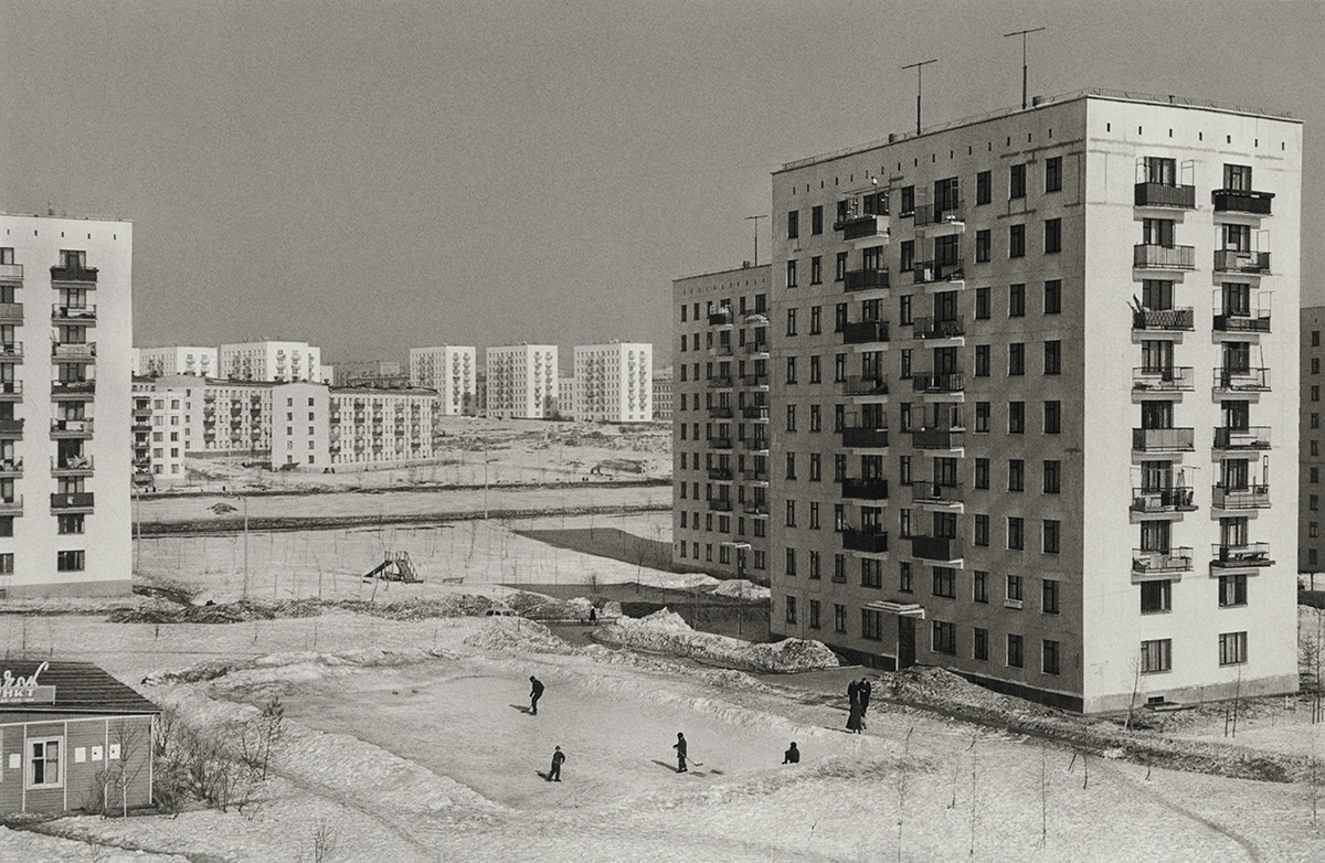 Sân trượt băng bên cạnh một khu chung cư trên phố Kotlovskaya (nay là đại lộ Simferopolsky) năm 1965.