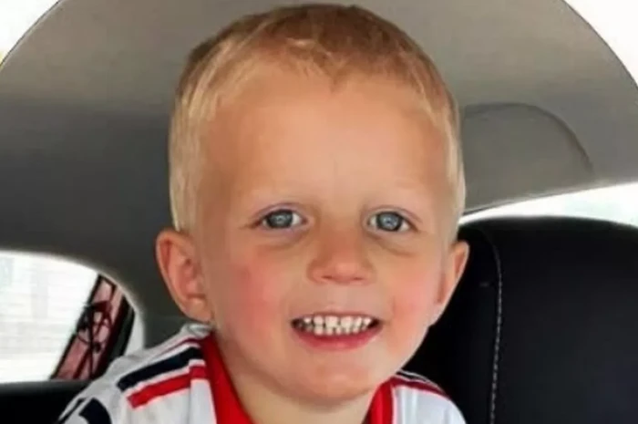 Mẹ kế bỏ quên trong ô tô, bé trai 3 tuổi tử vong Me ke bo quen trong o to, be trai 3 tuoi tu vong