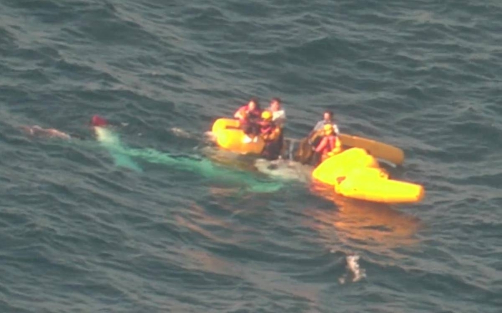 Truc thang cuu thuong roi xuong bien, 3 nguoi thiet mang