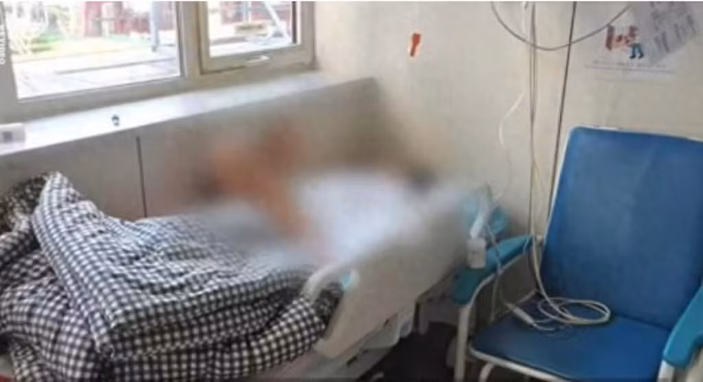 Nga tu tang 25 xuong tang 7, be 9 tuoi song sot ky dieu-Hinh-2