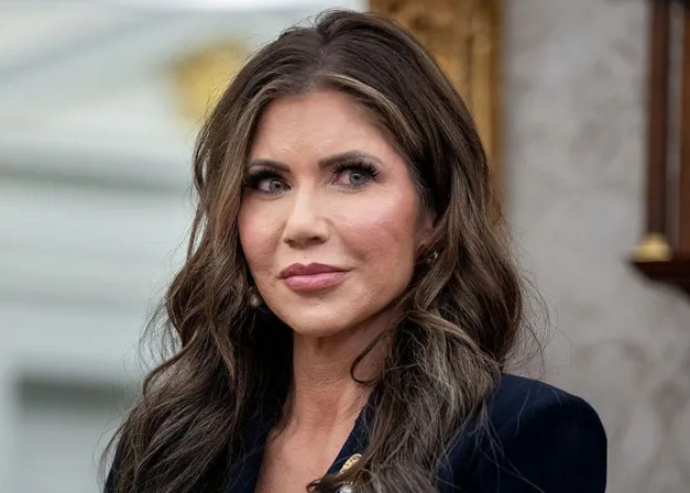 Nu Bo truong My bi trom tui xach khi an toi o nha hang