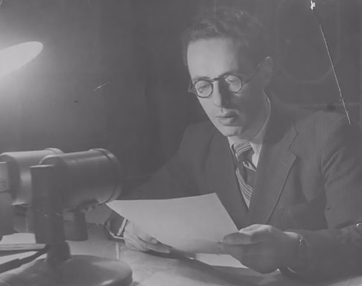 Yuty Levitan, phát thanh viên chính của Liên Xô, là người thông báo chiến thắng trên radio.