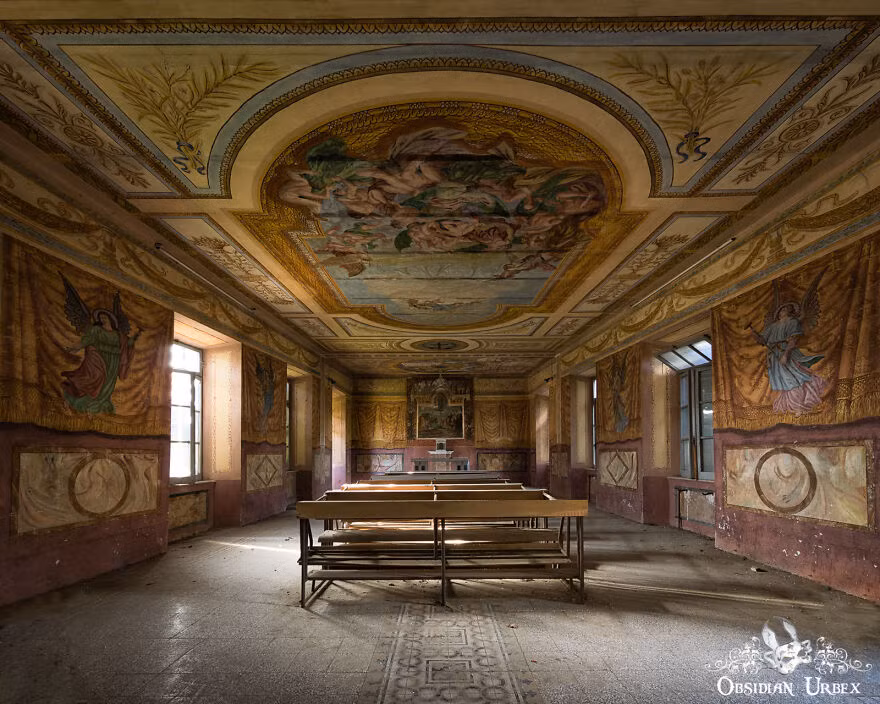 Can canh loat toa nha bo hoang day me hoac o Italy-Hinh-4