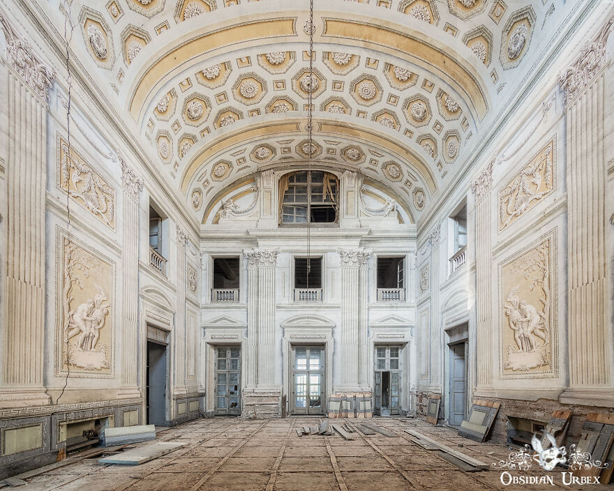 Can canh loat toa nha bo hoang day me hoac o Italy-Hinh-5