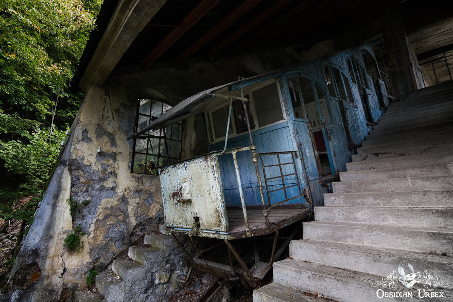 Can canh loat toa nha bo hoang day me hoac o Italy-Hinh-11